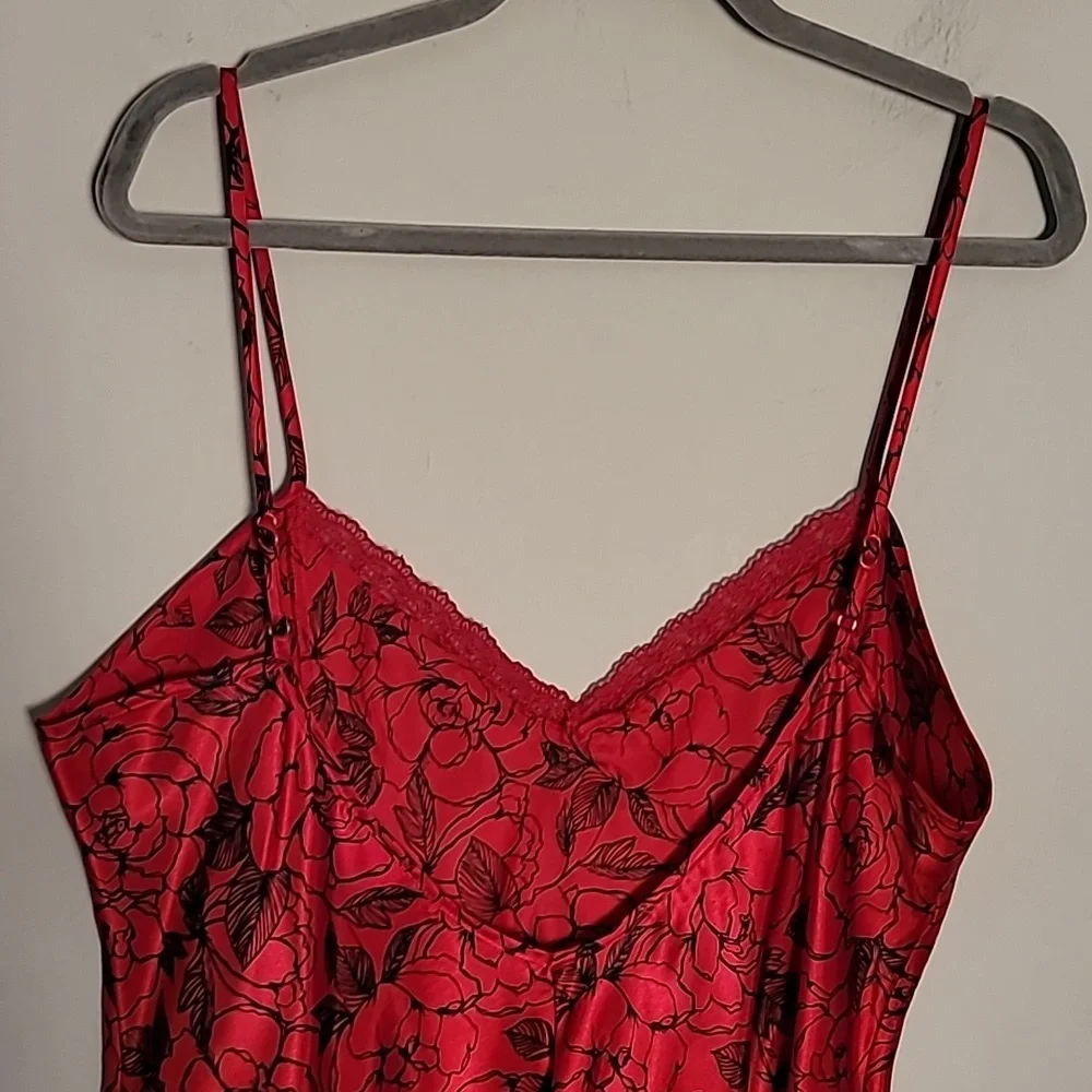 Delicates Whimsical Dark Floral Nigthgown Sz L Feminine Romantic